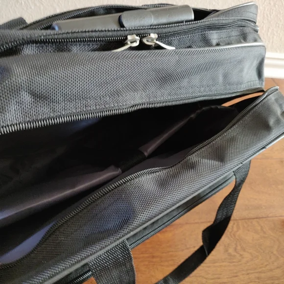 Carry on laptop luggage
